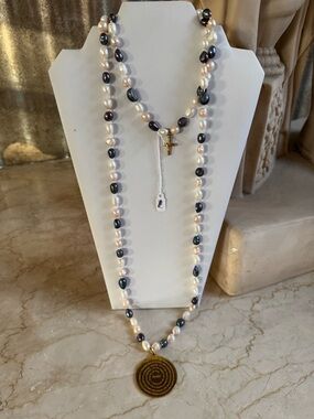 Freshwater Pearl Necklace with Black Pearls & Gold Pendant